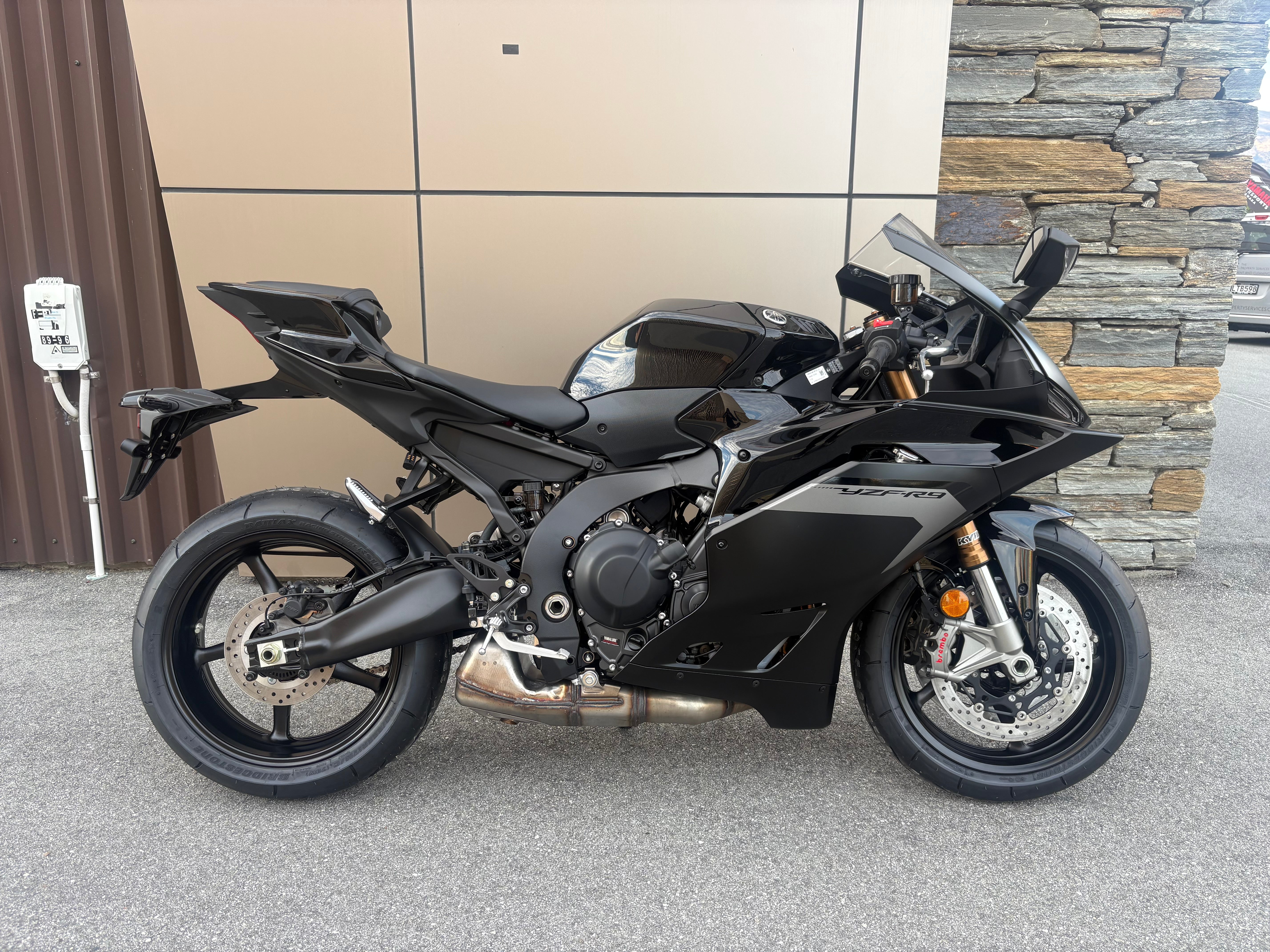 YZF-R9