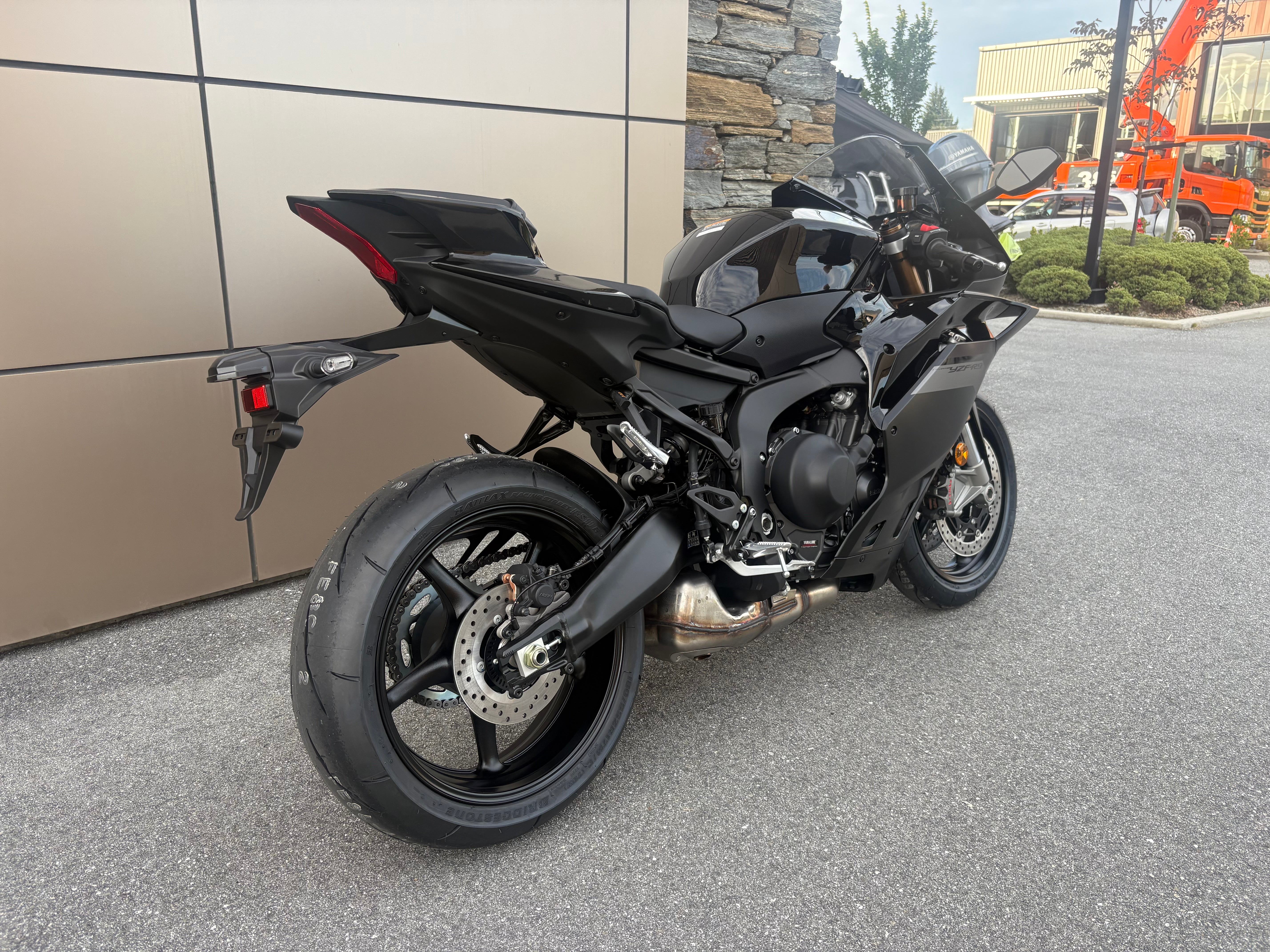 YZF-R9